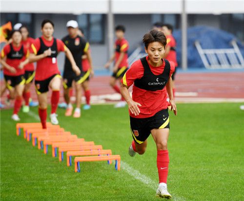 本赛季他一共为球队出场20次，打进1球并奉献6次助攻。